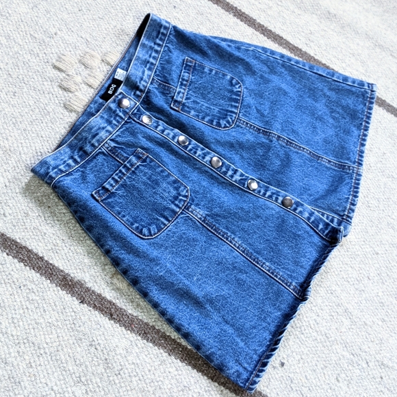 BDG Denim Mini Skirt with Snap Buttons - Picture 3 of 6
